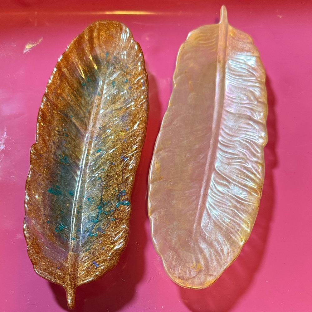 Elegant Leaf-Shaped Decorative Resin Trays
